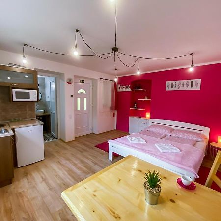 Julia Apartman Pacir Exterior photo