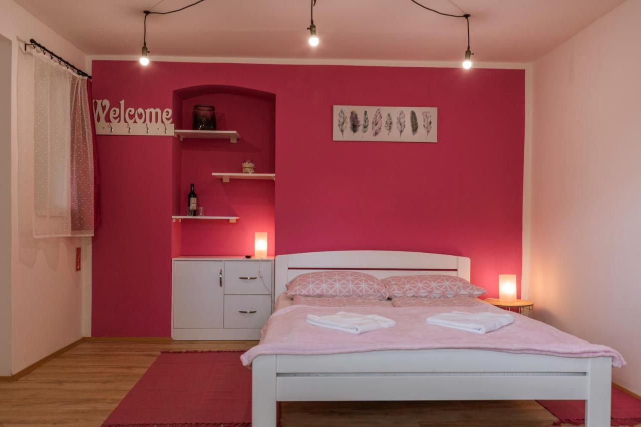 Julia Apartman Pacir Exterior photo