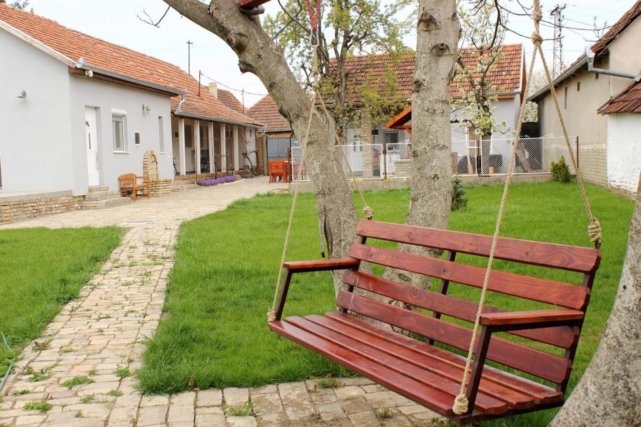 Julia Apartman Pacir Exterior photo